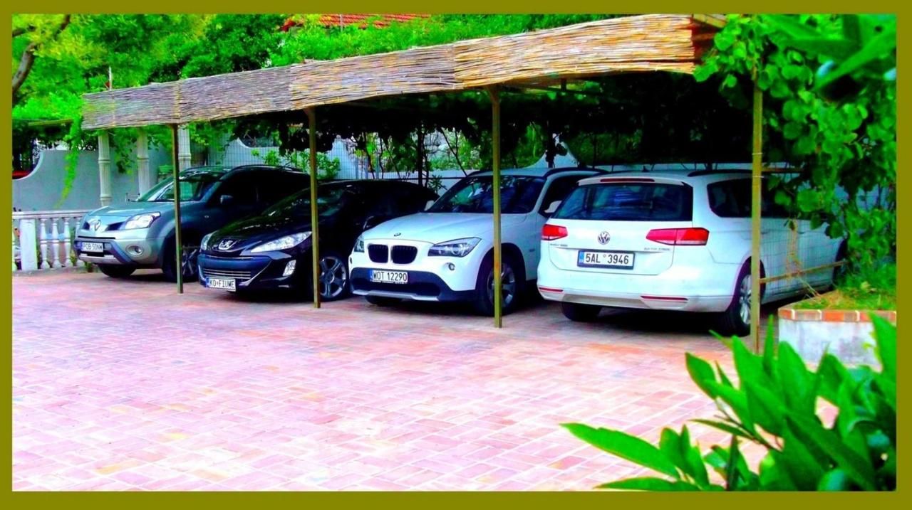 Апартаменты Apartment with 2 bedrooms in Risan, with wonderful mountain view, enclosed garden and WiFi - 100 m from the beach Рисан