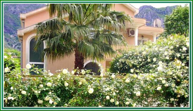 Апартаменты Apartment with 2 bedrooms in Risan, with wonderful mountain view, enclosed garden and WiFi - 100 m from the beach Рисан-14