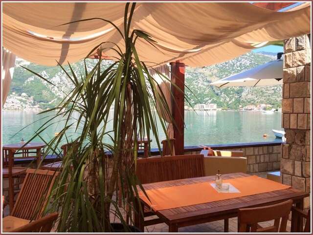 Апартаменты Apartment with 2 bedrooms in Risan, with wonderful mountain view, enclosed garden and WiFi - 100 m from the beach Рисан-24