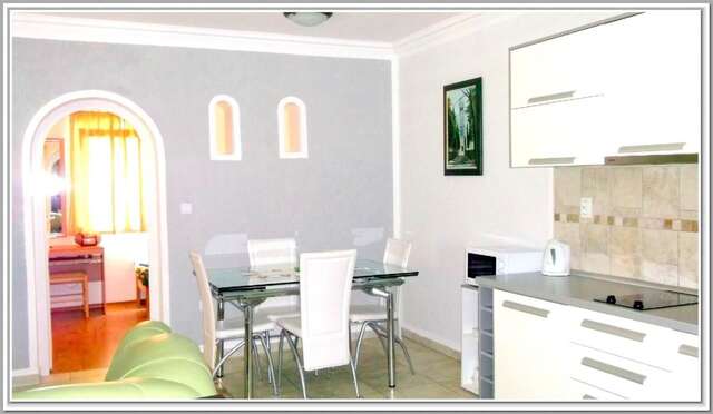 Апартаменты Apartment with 2 bedrooms in Risan, with wonderful mountain view, enclosed garden and WiFi - 100 m from the beach Рисан-11